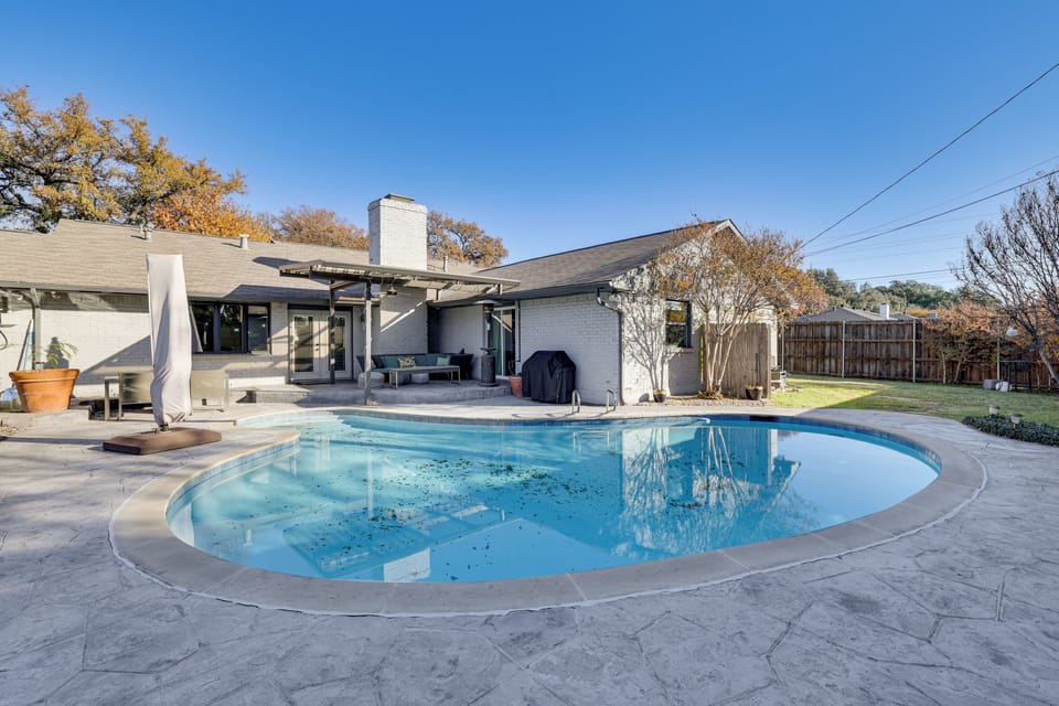 Dallas Vacation Rental | 4BR | 3.5BA | 2,300 Sq Ft | Step-Free Access