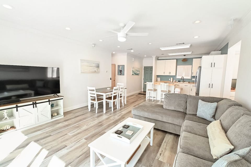 Living Room With Sofa Sleeper