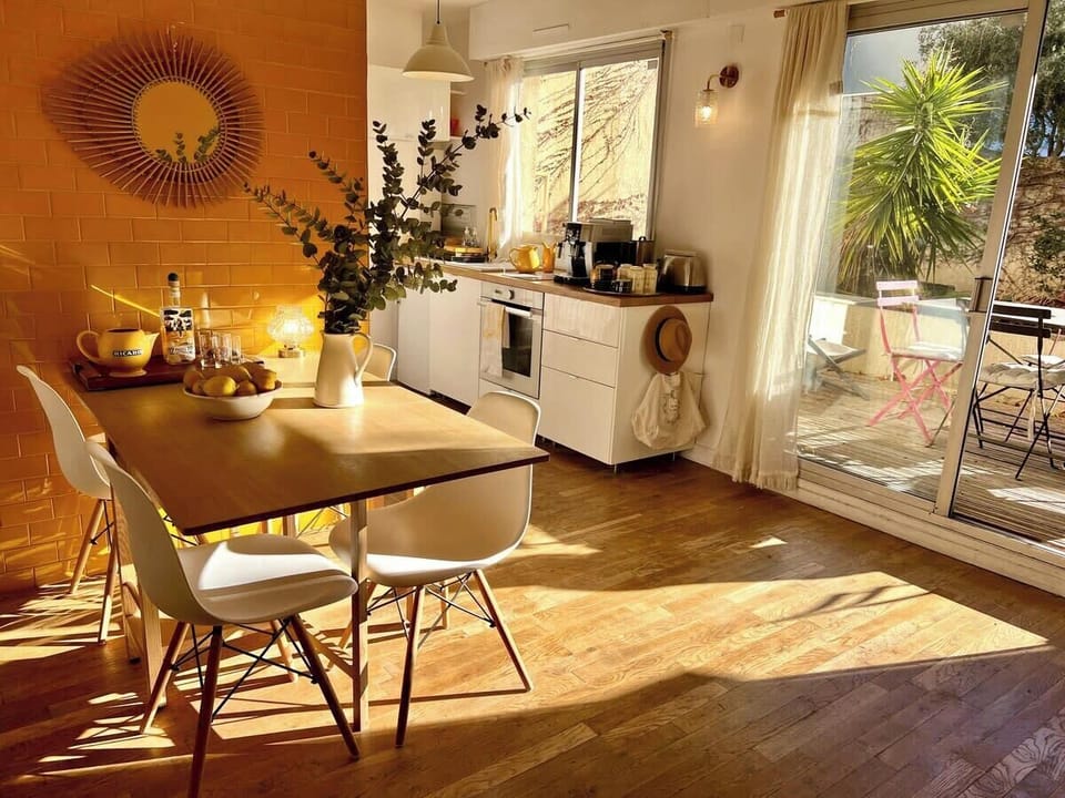 Un appartement lumineux et très agréable donnant sur une cour très calme.