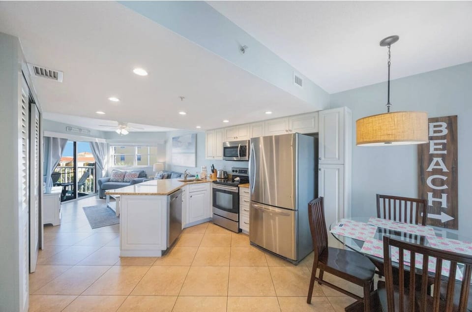 Kitchen / eating area