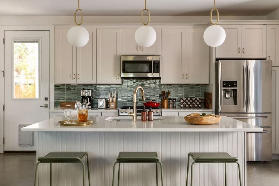 Full kitchen with essential cookware, dinnerware, cutlery set, blender, toaster, slow cooker, rice maker, spices, oil, salt & pepper, baking set and more!