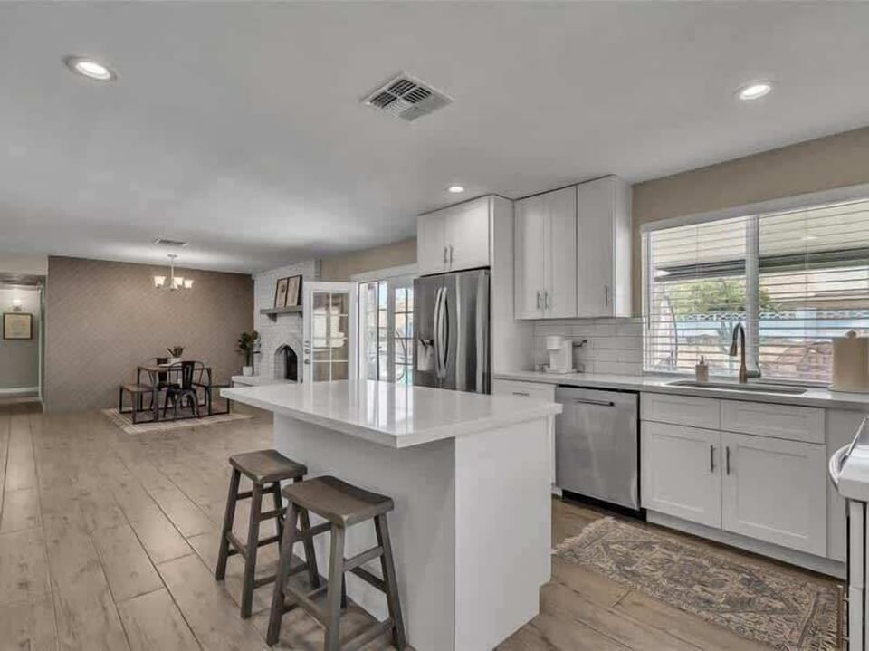 Kitchen Island/bar