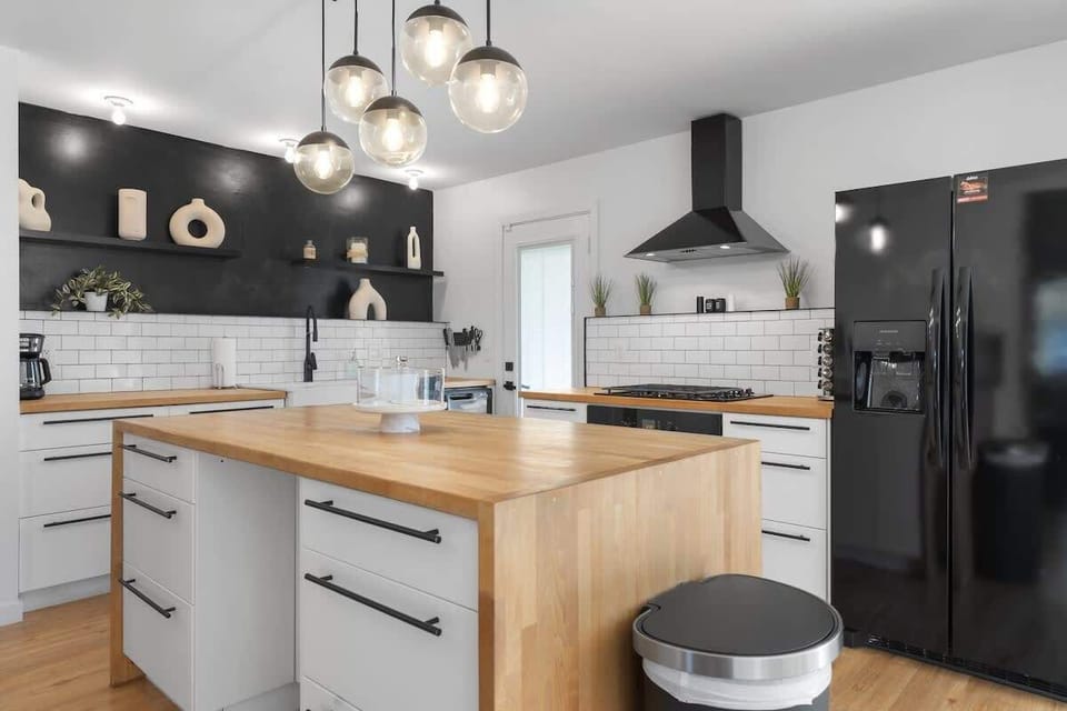 Kitchen Island/Bar