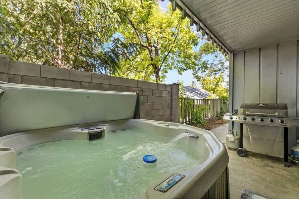 HOT TUB