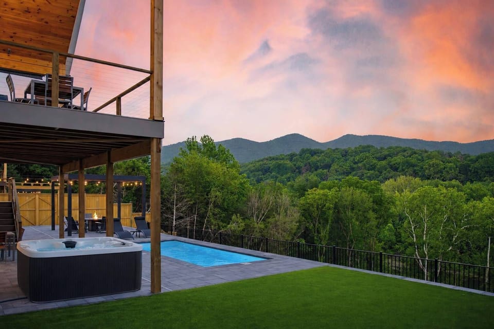 Turf area, private pool, and hot tub