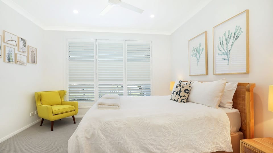 Hamptons Hideaway | Bedroom 1 | Queen | Ducted reverse cycle air conditioning | Ceiling fan