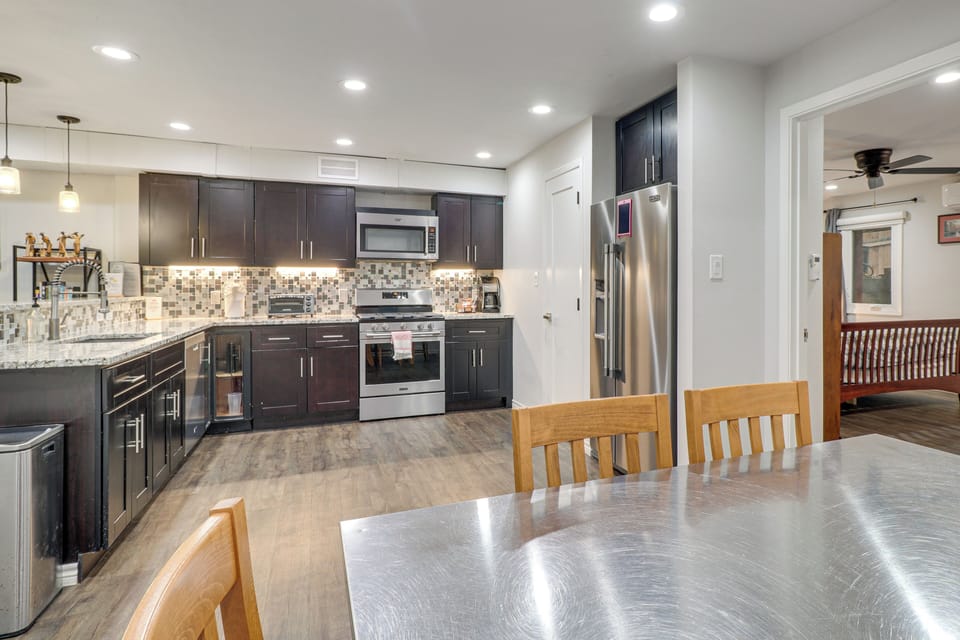 Single-Story Apartment | Breakfast Bar | Cooking Basics