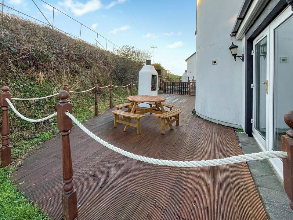 Outdoor | Graeme-an-Taoiseach, Stranraer