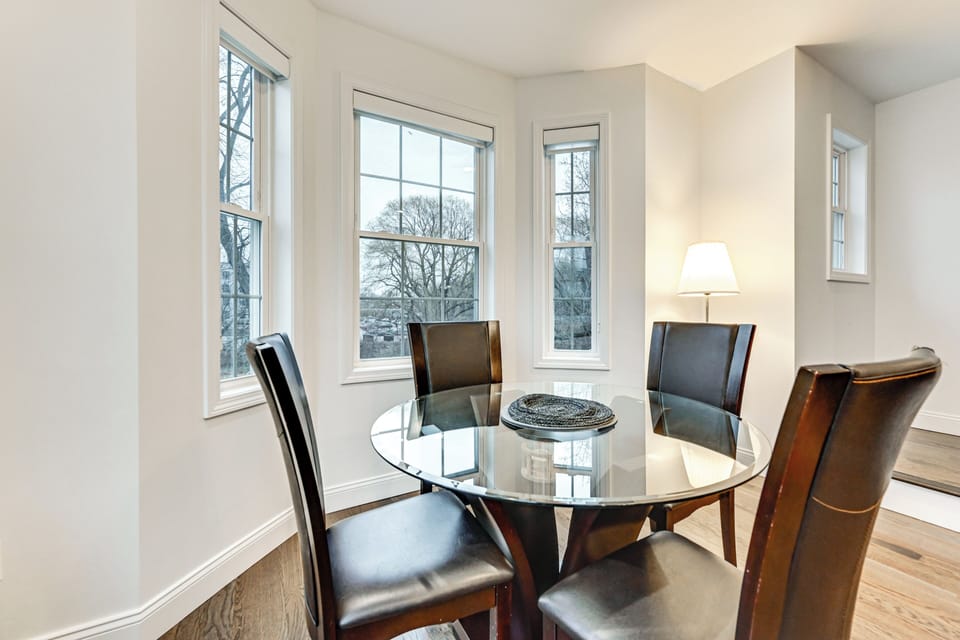 2-Story Townhome | Dining Table & Breakfast Bar