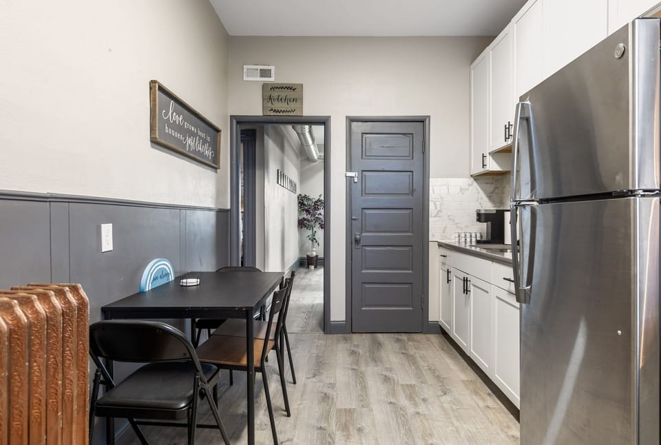 Kitchen/Dining Area