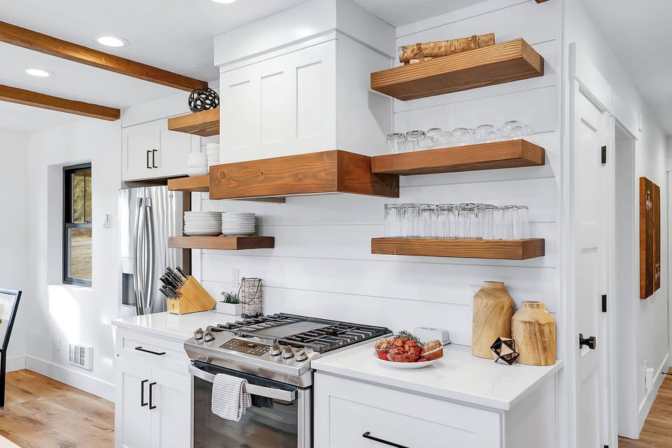 The kitchen is bright, clean, and fully stocked with what you actually need—quality cookware, sharp knives, plenty of dishes, and a full‑size fridge and range—so cooking for a crowd feels like cooking at home, not a rental