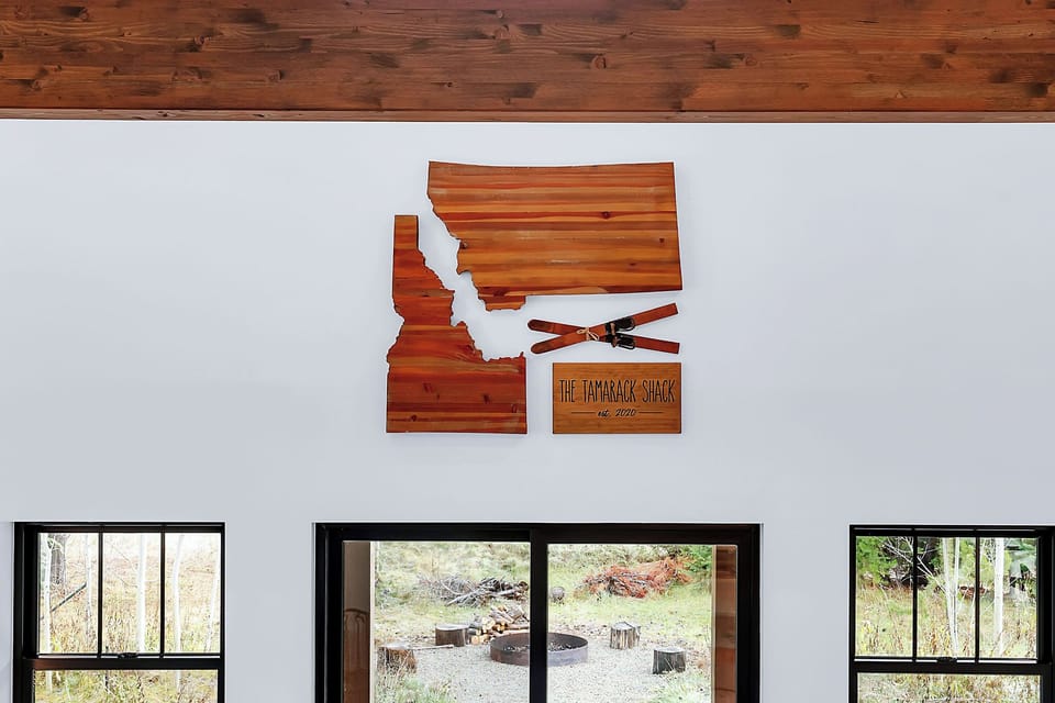 From winter ski days to summer lake trips and quiet shoulder seasons, Tamarack Shack is your fresh, homey cabin in the Donnelly woods