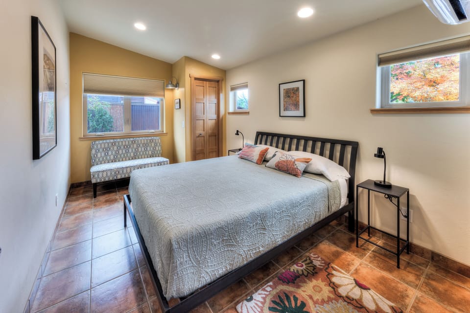 Spacious Queen bedroom