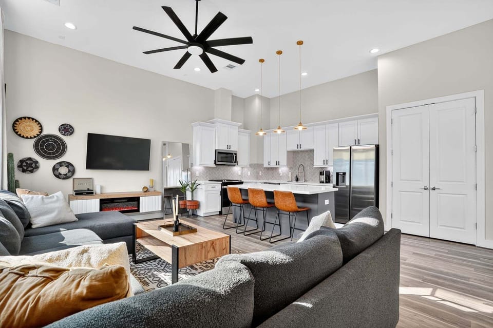 Home Decor, Indoors, Furniture, Table, Couch