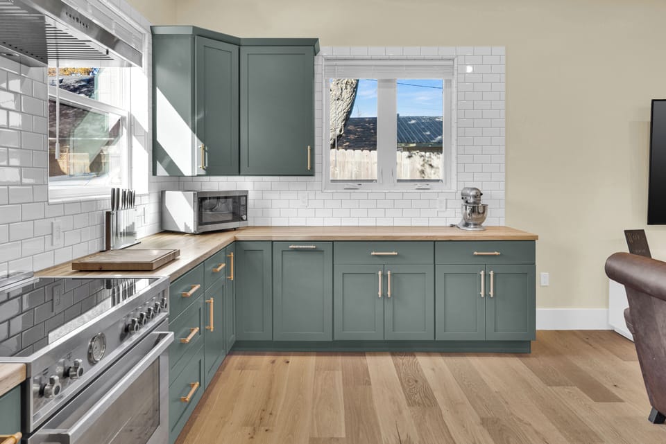 Gourmet Kitchen with Microwave/Air Fryer & Kitchen Aid Mixer