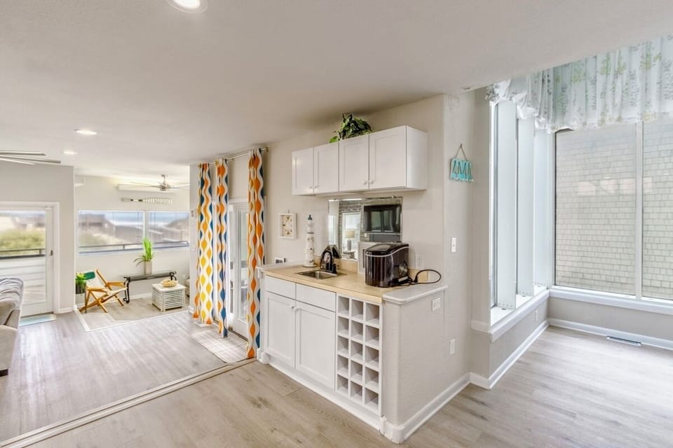 Mid Level Wet Bar