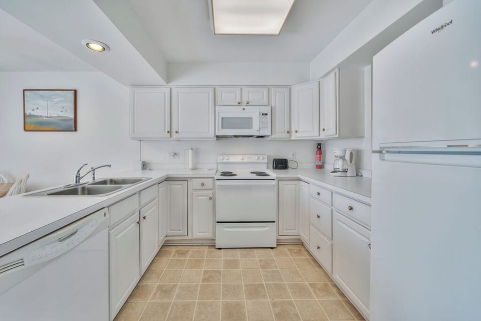 Mealtime will be easy breezy in the well-stocked Kitchen.