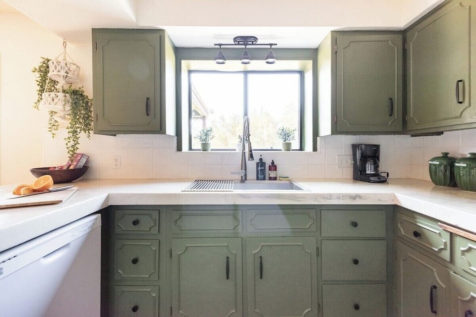 Light, bright and spacious kitchen with all your essentials.