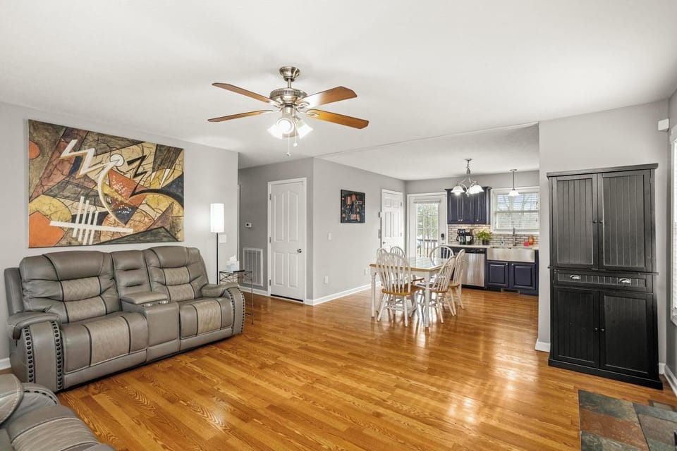Open kitchen and living room 