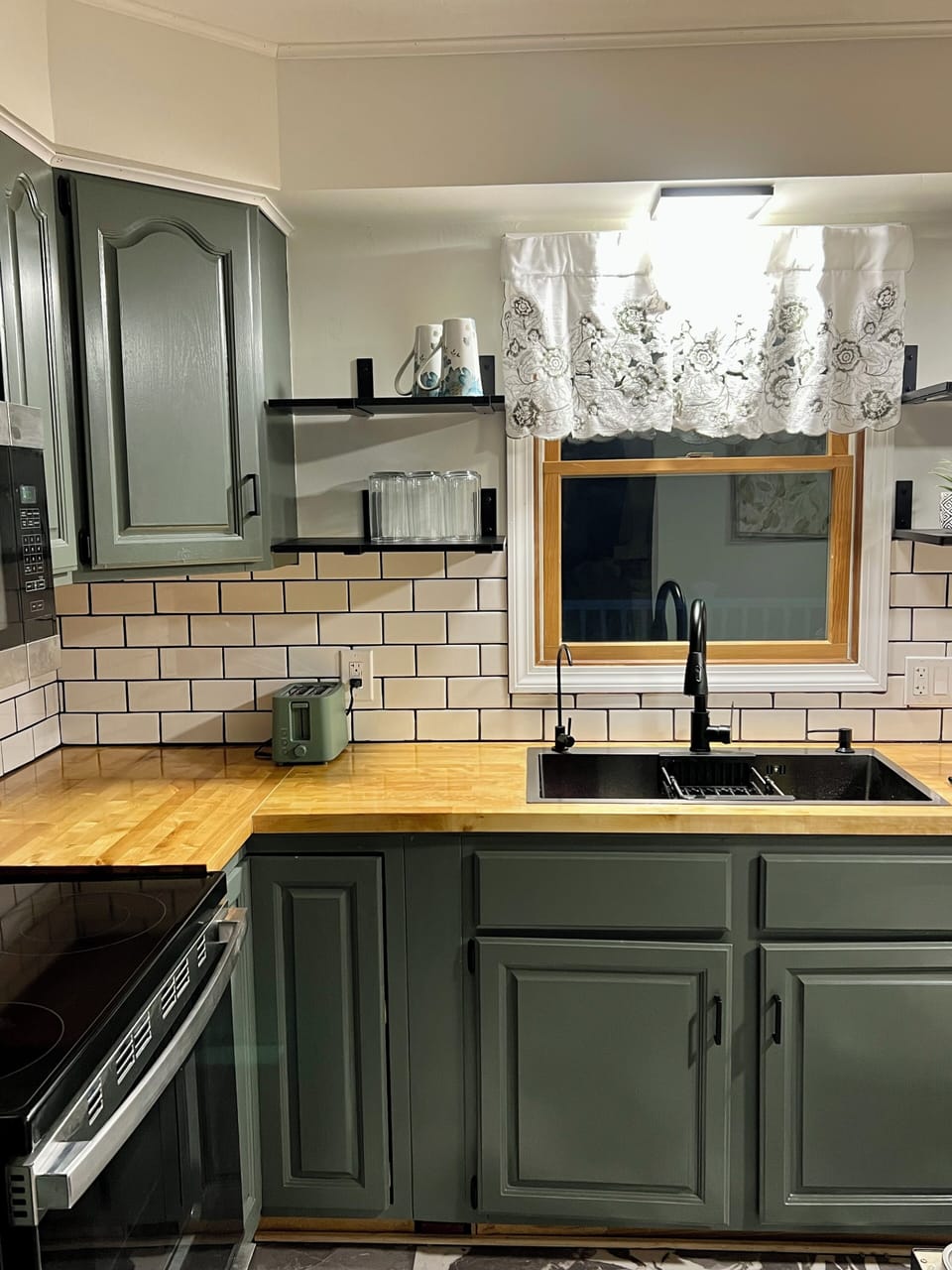 Fully renovated kitchen 