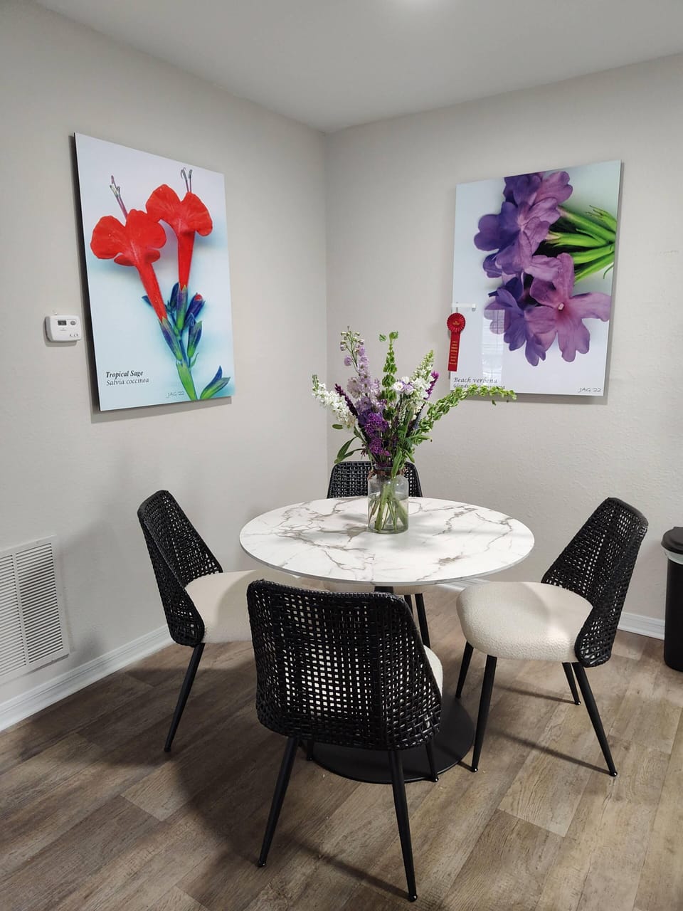 Dining Room
Dining Set for 4