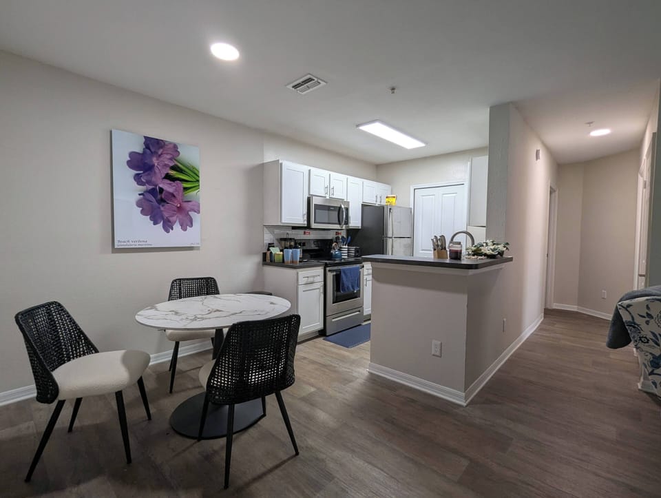 Dining Room|Kitchen
Dining Set for 4-Full Appliances-Diswasher-Blender-Toaster