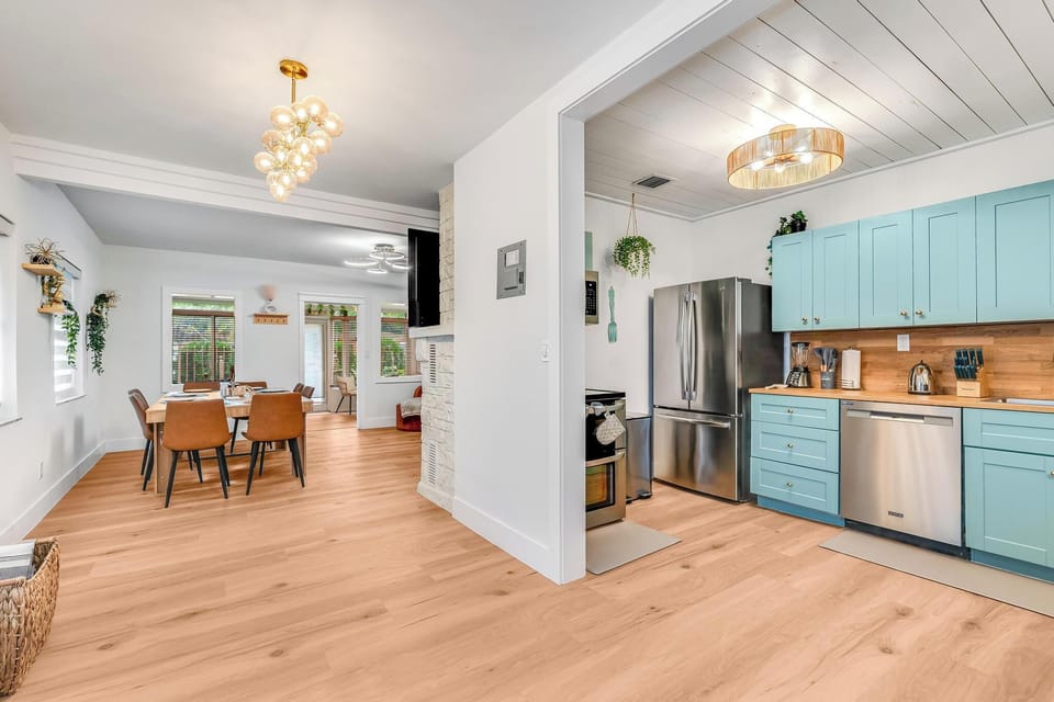 Fully equipped chef-style kitchen