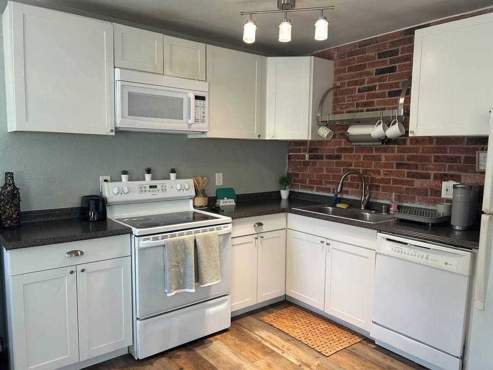 Fully equipped kitchen.