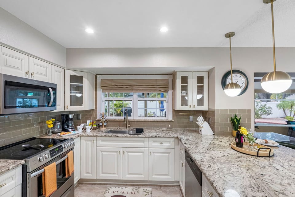 Well-appointed kitchen perfect for home-cooked meals