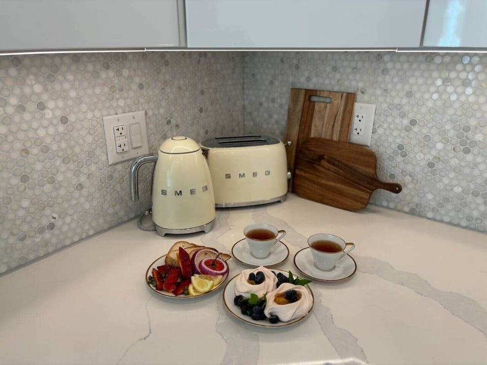 Kitchen amenities
