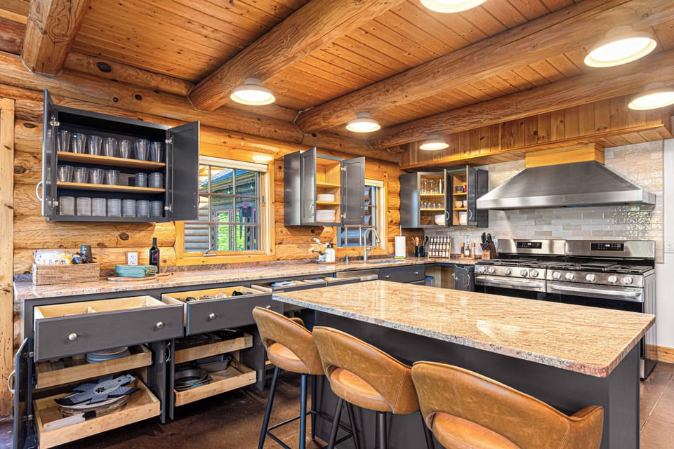 Fully loaded kitchen with everything you need for a Thanksgiving dinner.