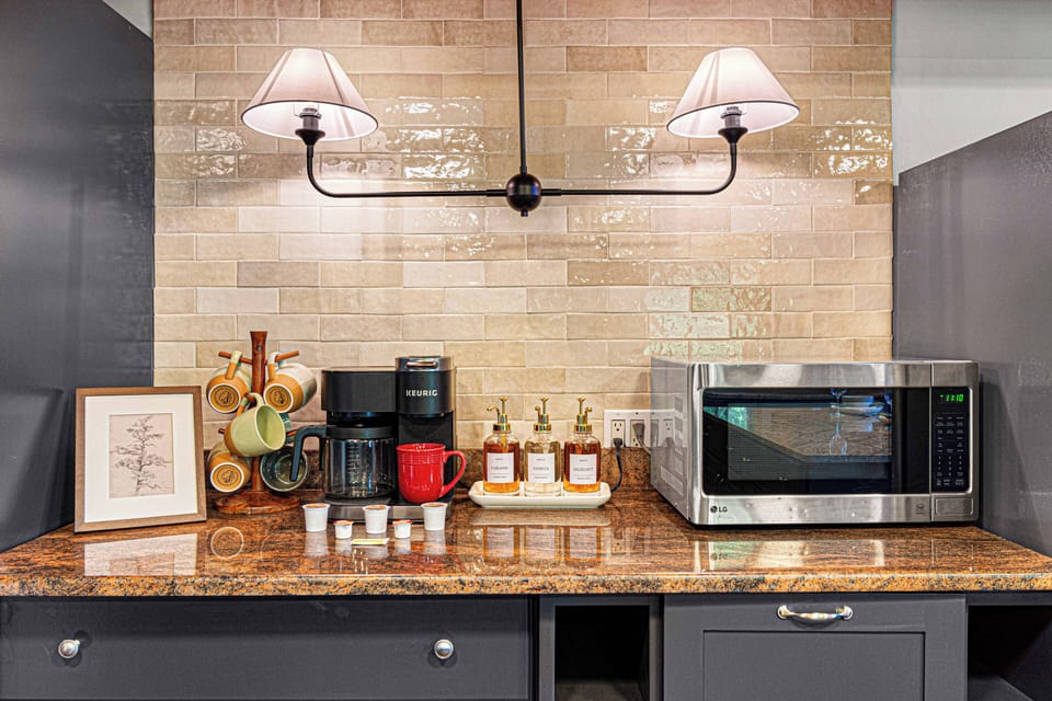 Full Coffee Bar k-cup, pot, ground, French press, and frother. 