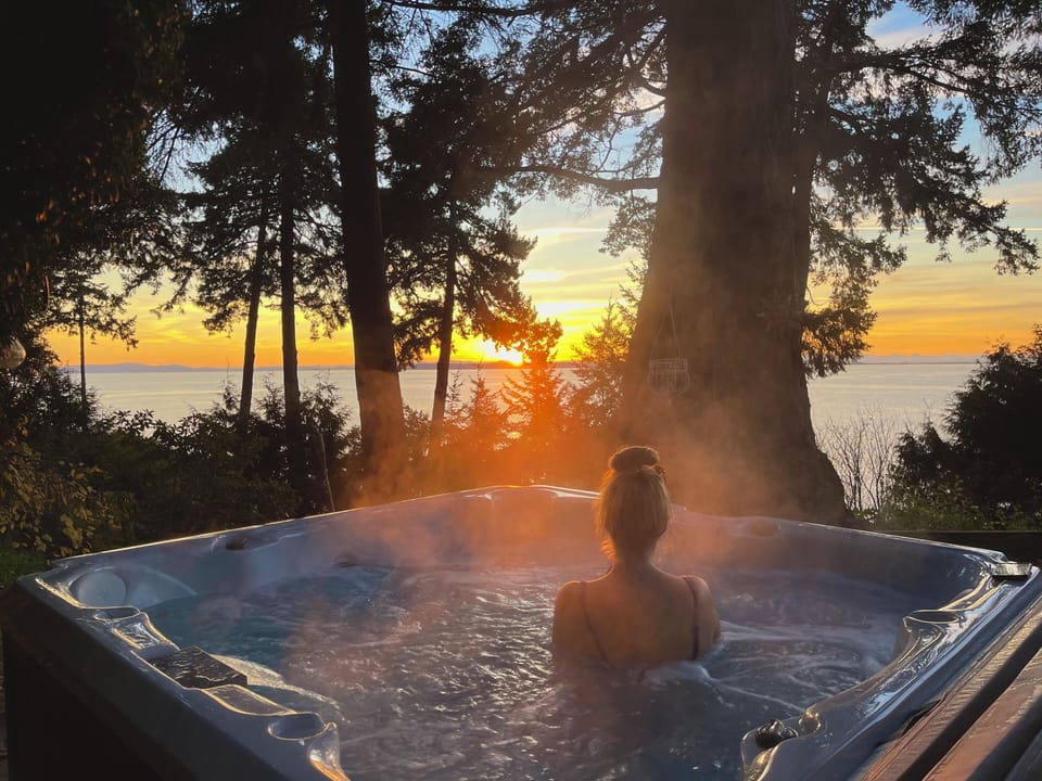 Outdoor spa tub