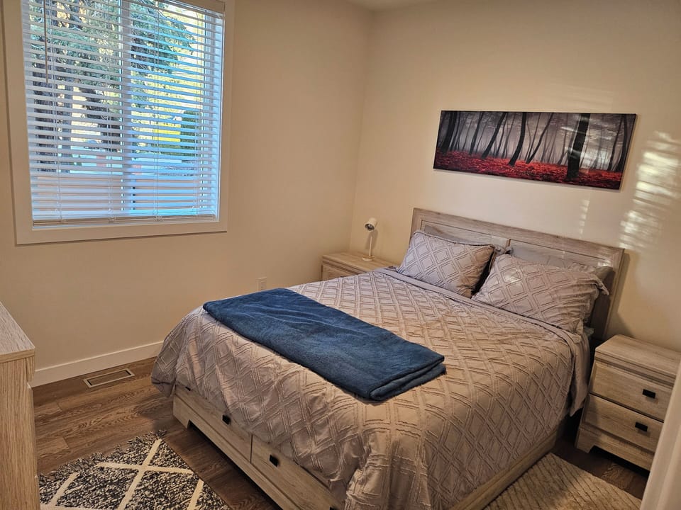 Queen bedroom 