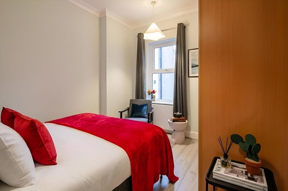 Flat8-CharingCross-Bedroom2-6