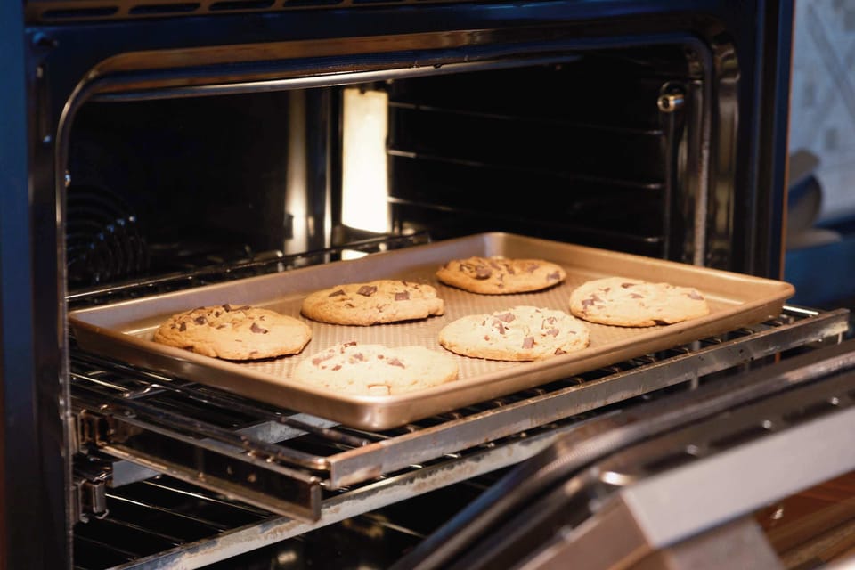 Double oven perfect for cooking and baking for large groups