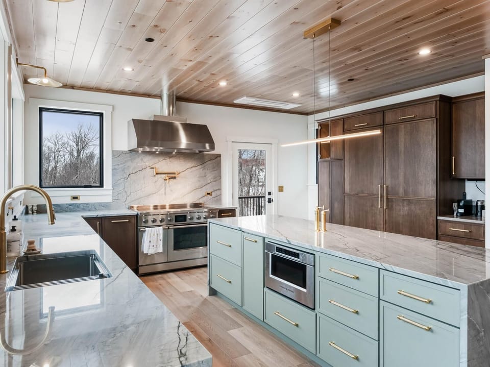 Lift Twenty Lodge (2326)