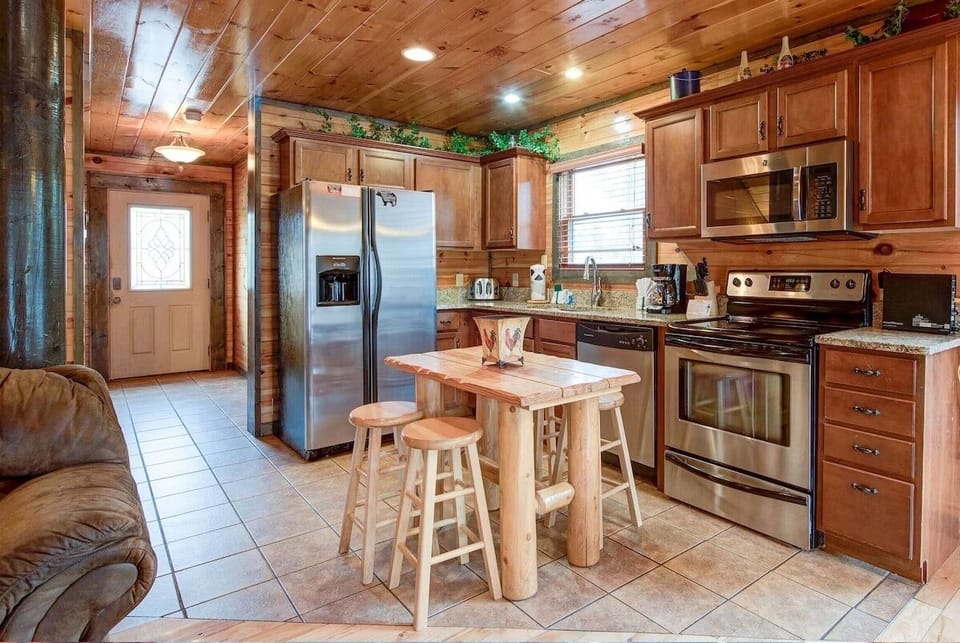 Kitchen
Main Entrance 