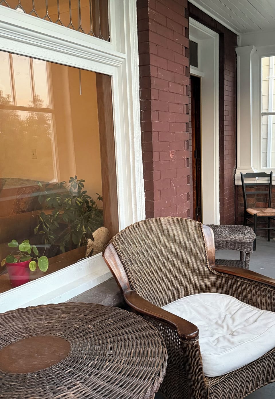 Enclosed porch overlooking park—relax with fresh air & nearby waterfall sounds