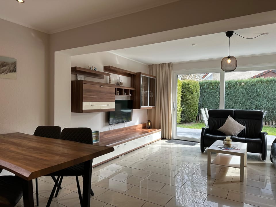 Cozy living room with modern furnishings. Perfect for relaxing or dining.