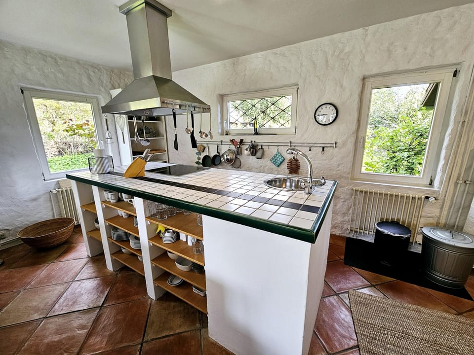 Discover this inviting kitchen – perfect for creative cooking evenings!