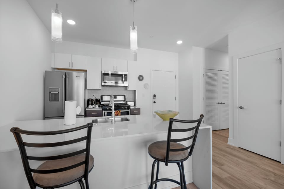 Functional and well-stocked kitchen with all the essentials to make you feel at home.