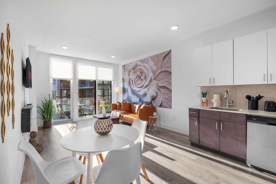 Dining area with seating where you can enjoy fresh air and city views.