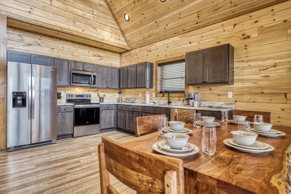 Cabin with a Mountain View in Pigeon Forge "View to a Thrill" - Dining area and fully furnished kitchen