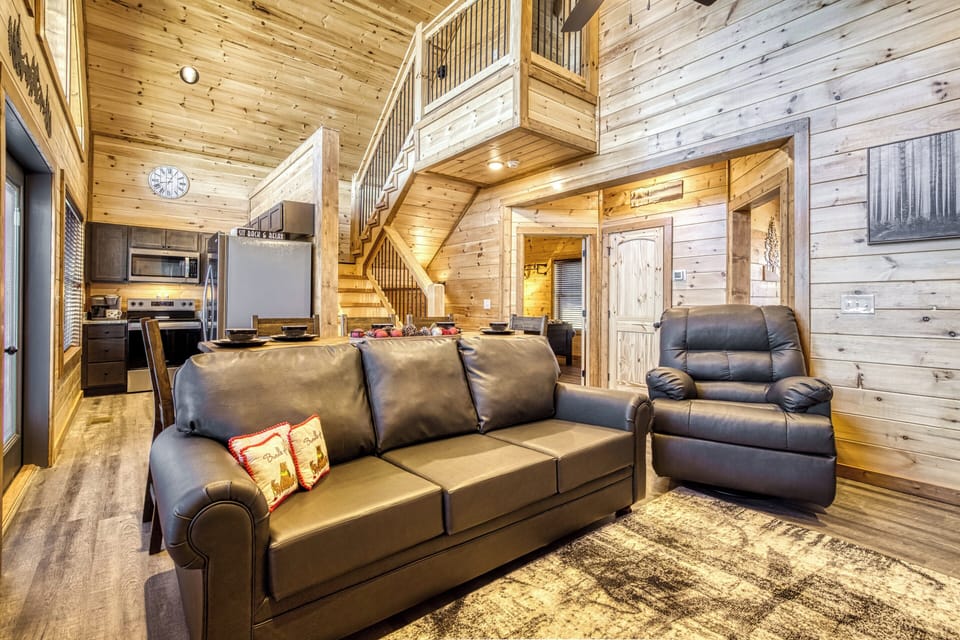 Cabin with a View in Pigeon Forge "Pine Mountain Overlook" - Living room and fully furnished kitchen