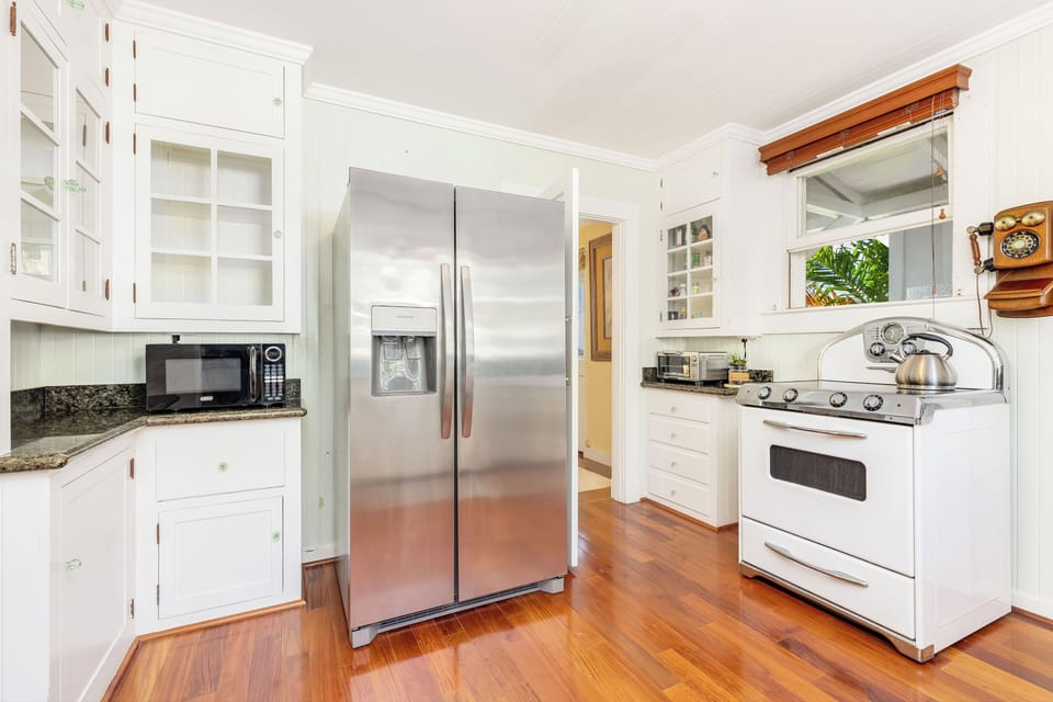 Cook comfortably with everything you need at your fingertips