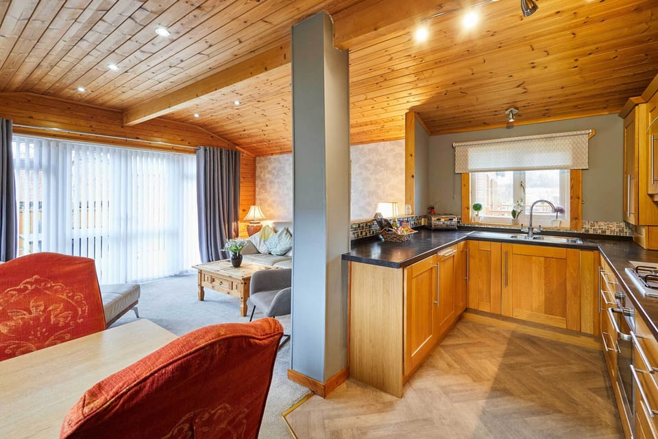 Cairnswood Lodge, Felton - Host & Stay