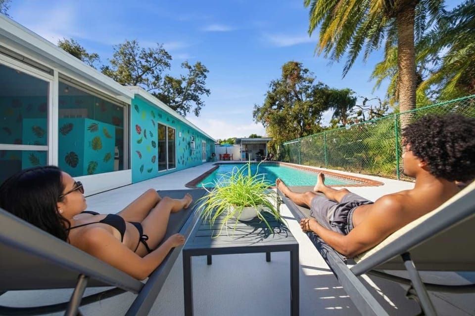  Spend your afternoons soaking up the sunshine by your pool, perfect for laid-back lounging, refreshing swims, and unforgettable vacation moments ☀️🏊‍♂️🌴