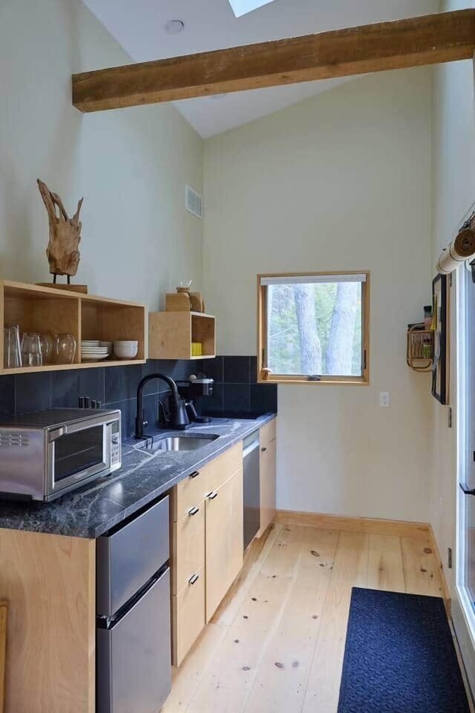 kitchen w/induction cooktop, convection toaster oven,dishwasher & mini fridge