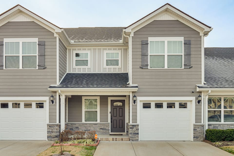 Spring Hill Vacation Rental | 3BR | 3BA | 1,620 Sq Ft | 2 Steps to Enter